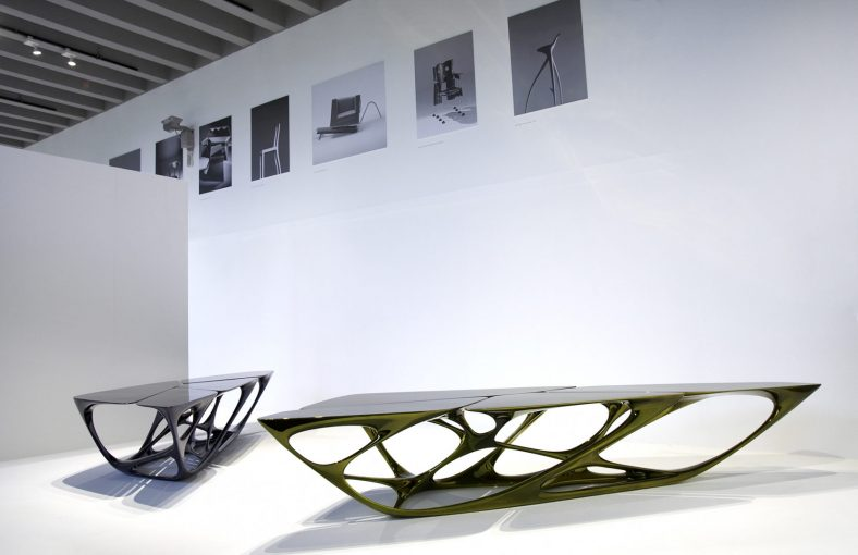 Bàn kính Mesa được thiết kế bởi Zaha Hadid