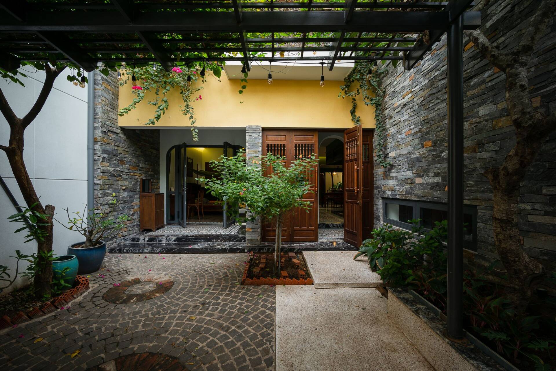 Memories House: Ngôi nhà gìn giữ ký ức xưa cũ | RISOU