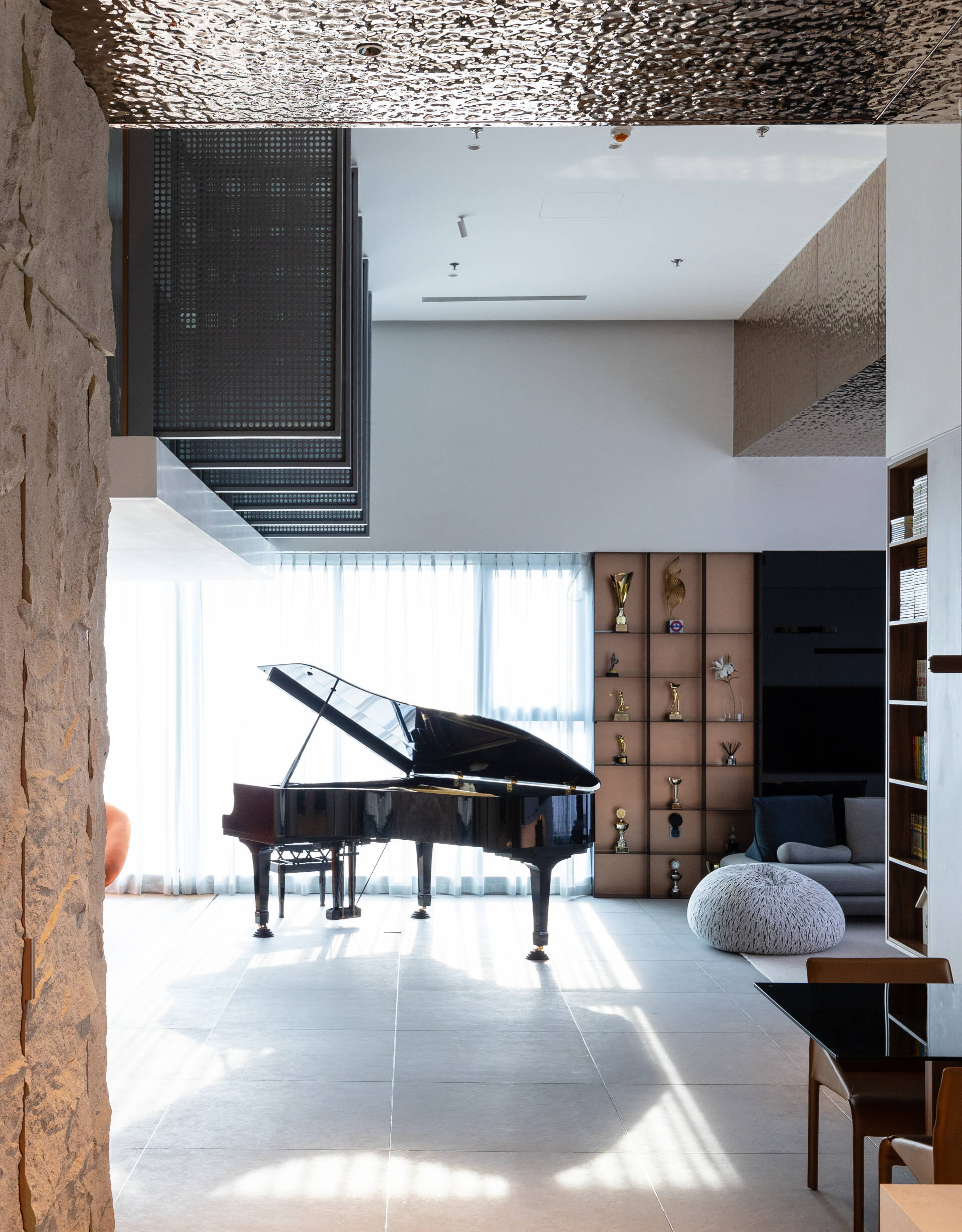 KaBuChin Penthouse: Thiết kế “mở” trong không gian tựa như hang động ...