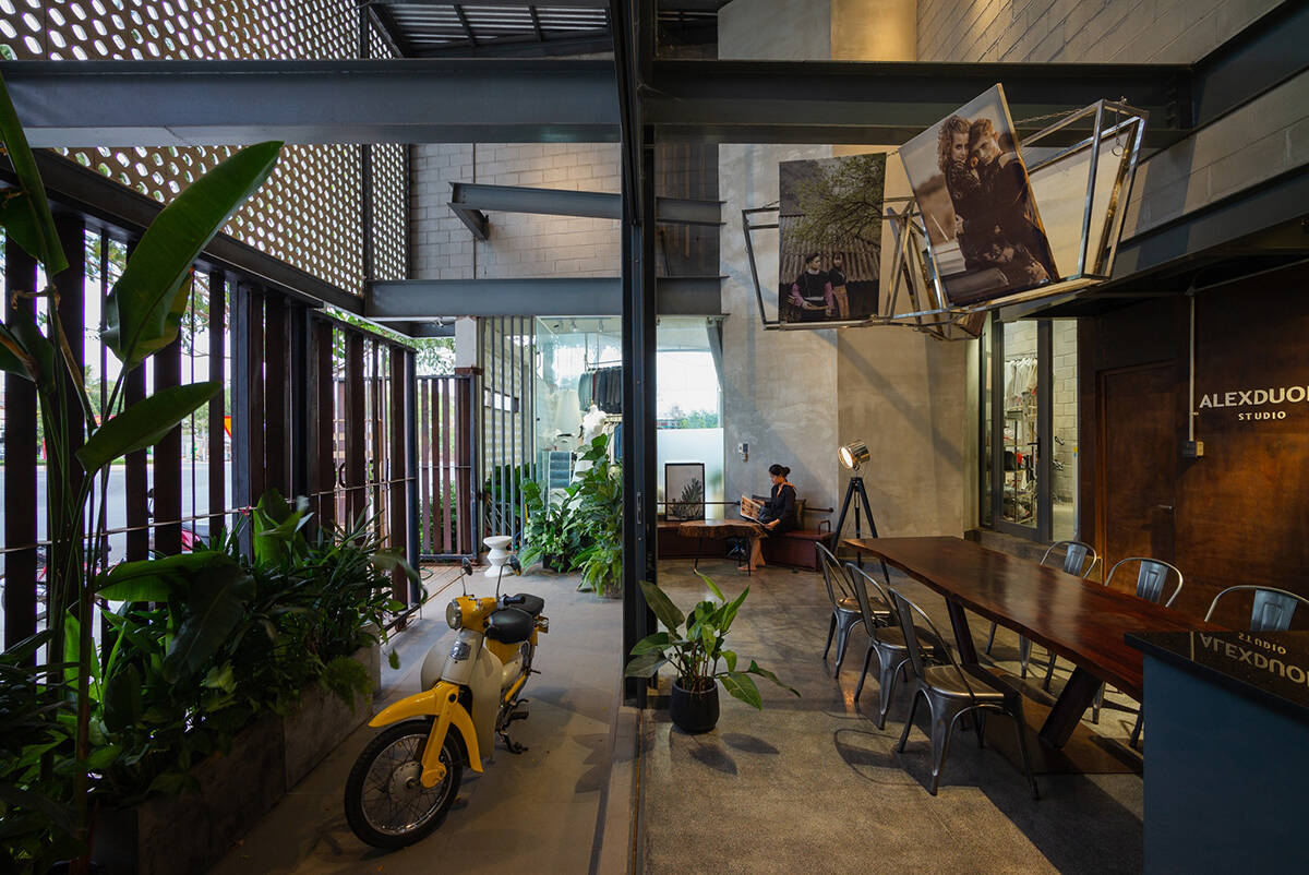 V-House: Câu chuyện cổ tích trên mái giữa lòng phố thị | Countryhouse ...