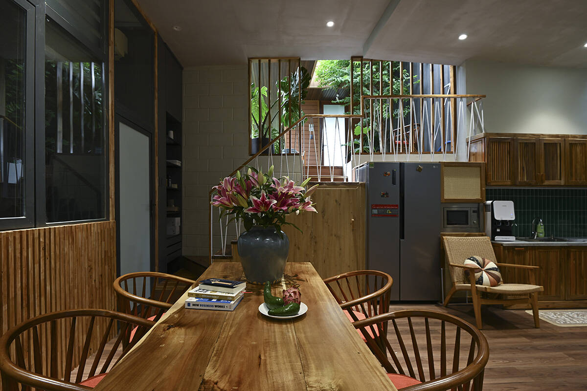 V-House: Câu chuyện cổ tích trên mái giữa lòng phố thị | Countryhouse ...