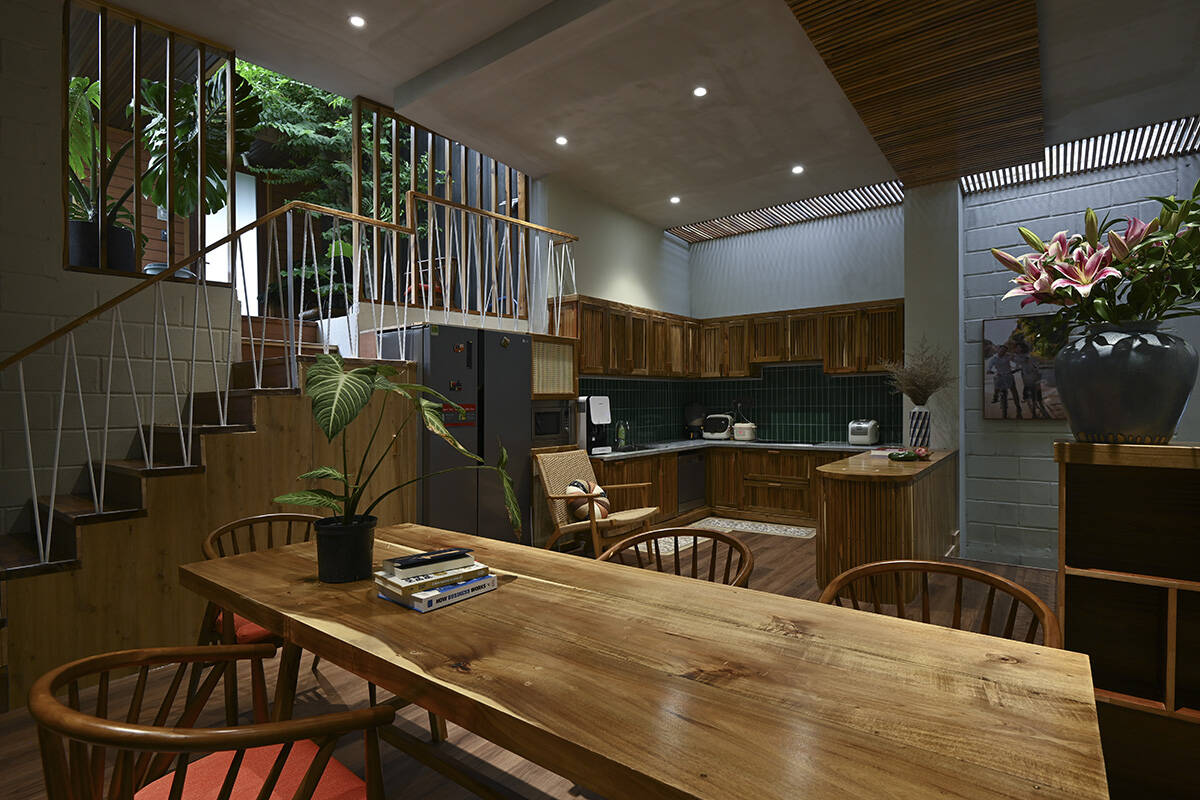 V-House: Câu chuyện cổ tích trên mái giữa lòng phố thị | Countryhouse ...