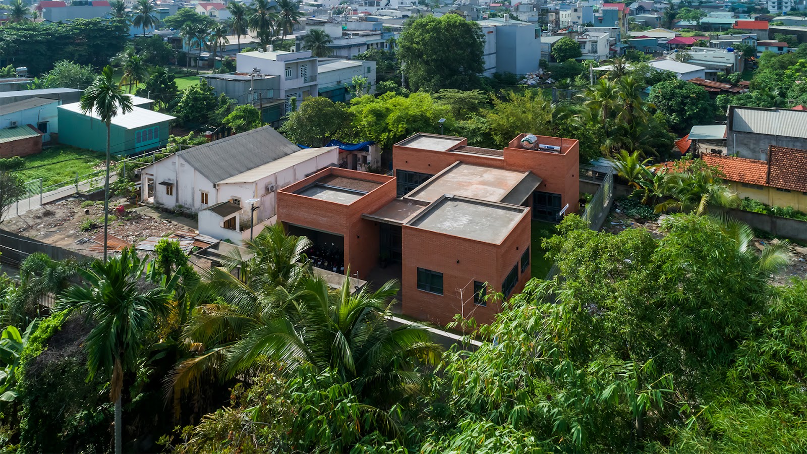 Nam house - Ngôi nhà 3 khối liên kết nhau giải quyết triệt để khí hậu nhiệt đới | Creative Architects