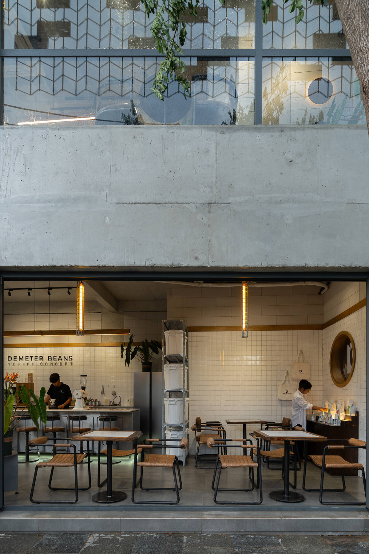 Demeter Design Studio DEMETER BEANS II x D-APARTMENT - Cafe kết hợp căn hộ ở thành phố biển ...