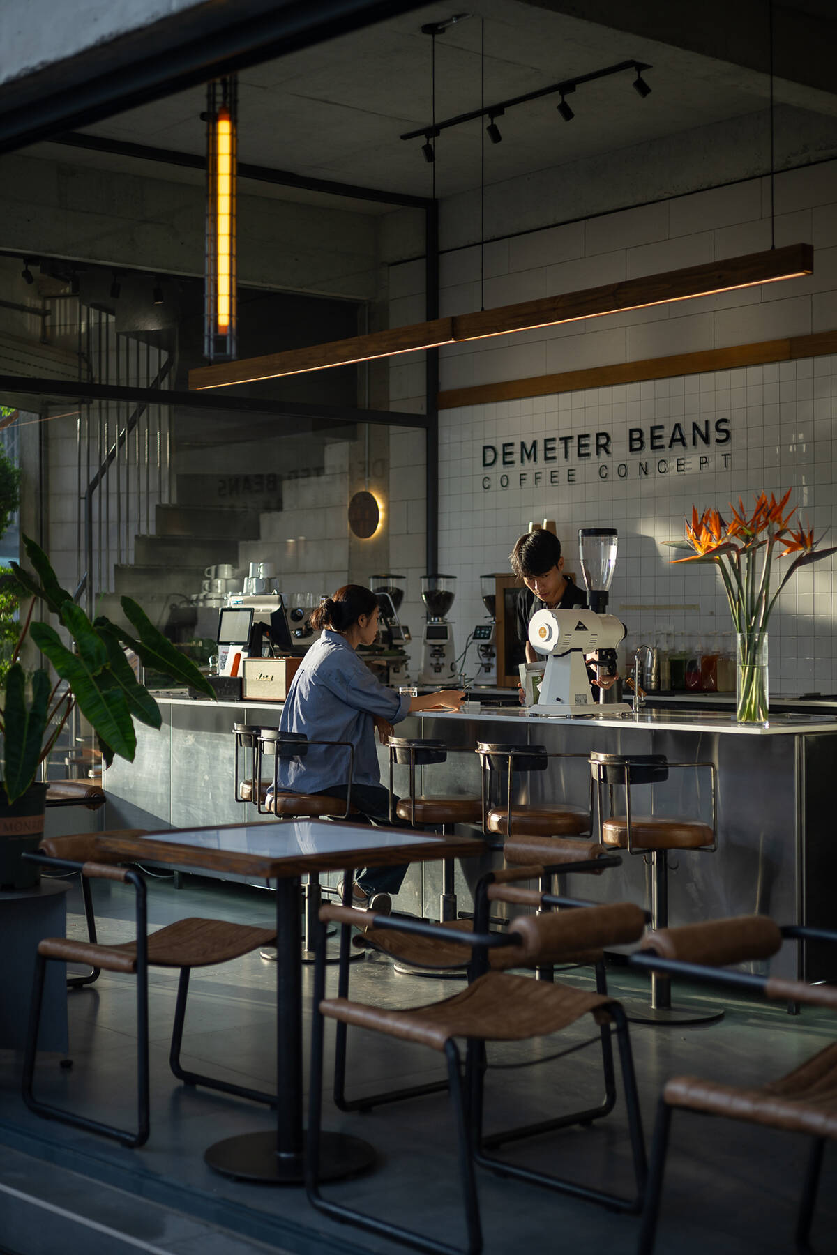 Demeter Design Studio DEMETER BEANS II x D-APARTMENT - Cafe kết hợp căn hộ ở thành phố biển ...