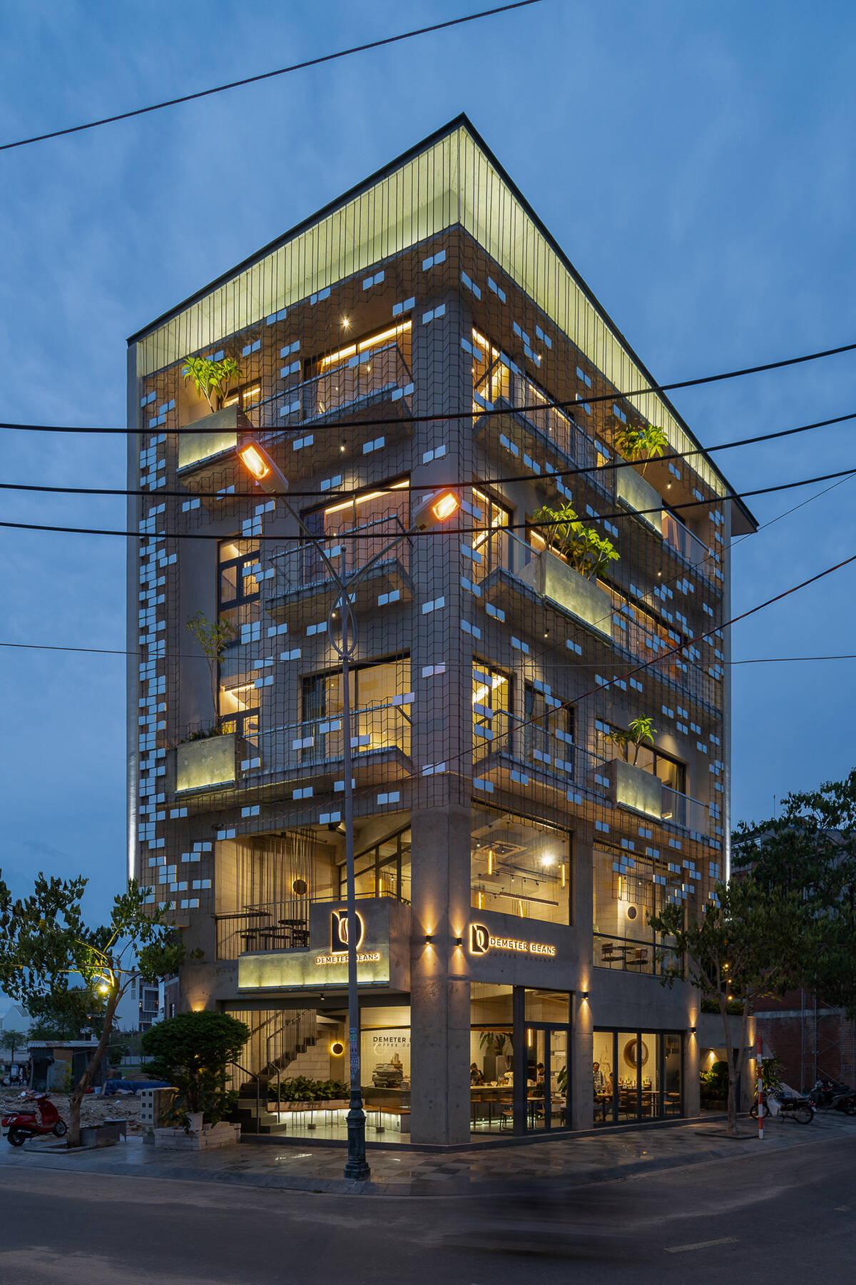 Demeter Design Studio DEMETER BEANS II x D-APARTMENT - Cafe kết hợp căn hộ ở thành phố biển ...
