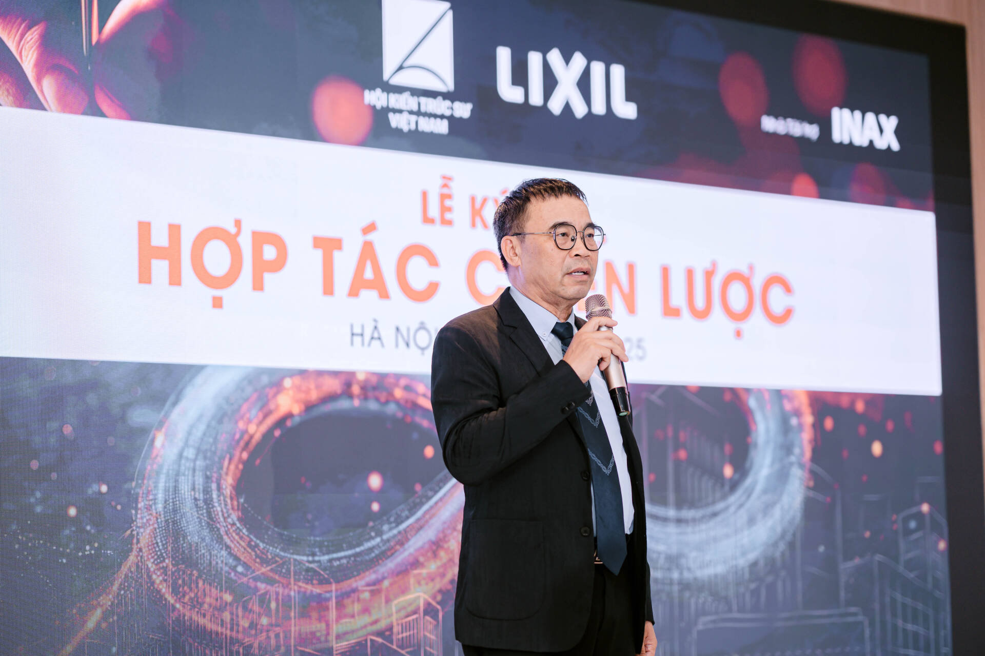 kien-viet-hoi-kts-viet-nam-và-lixil-viet-nam-ky-ket-hop-tac-chien-luoc (2).jpg