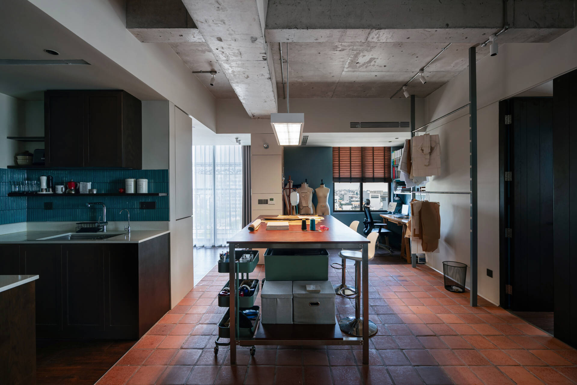 308 HCGL: Thiết kế căn hộ mở - Nơi nhịp sống thường nhật song hành sáng tạo thủ công | Flat6 architects