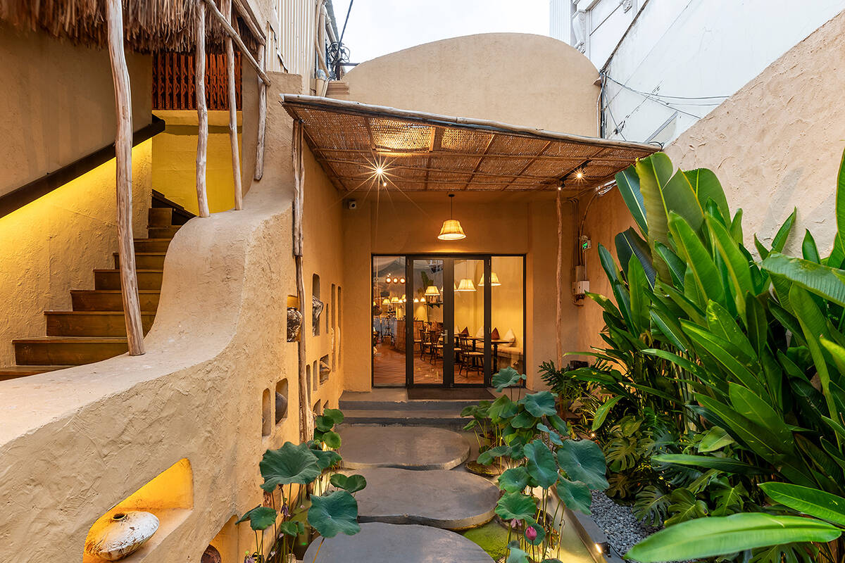 Tâm Tâm Vegetarian: Không gian ẩm thực chay được tái thiết từ di sản kiến trúc Việt | Hecta Design