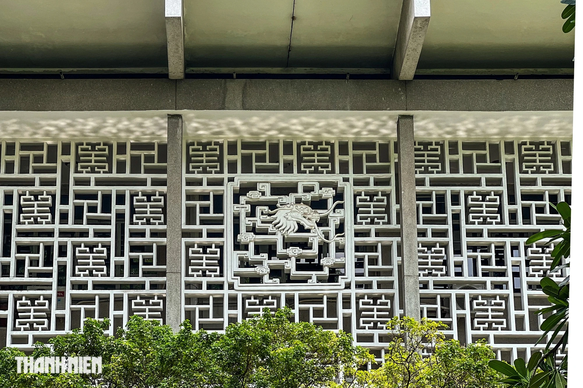 mat-tien-hai-lop-o-sai-gon-di-san-kien-truc-hien-dai-nhiet-doi_16.png