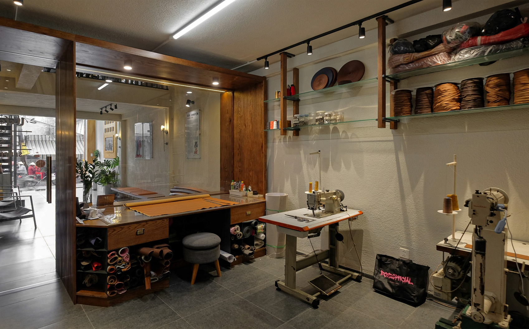 leetee-office-cai-tao-nha-ong-va-ngon-ngu-thu-cong-trong-khong-gian-thuong-hieu-qid-studio_2.jpg