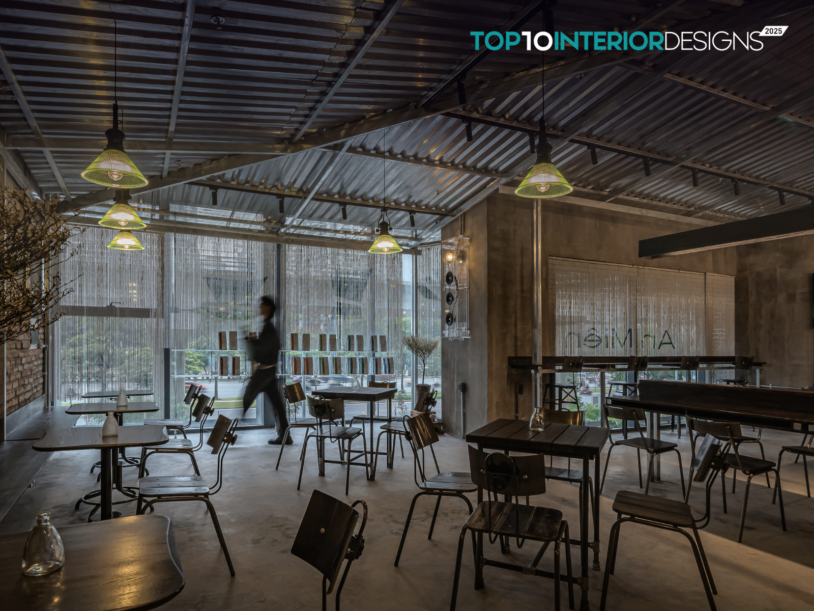 Cafe An Miên Lumiere – Vũ điệu ánh sáng trên bề mặt Tôn Kẽm và triết lý về sự chân thực | xưởng xép