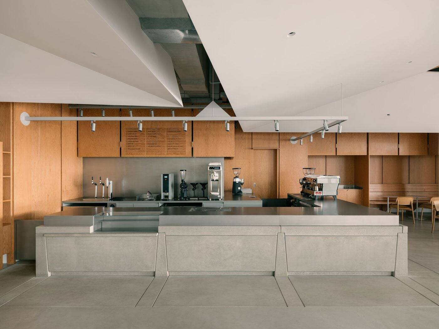 Blue Bottle Coffee Thượng Hải: Tái sinh nhà máy xi măng cũ trong ngôn ngữ tối giản | atelier tao+c