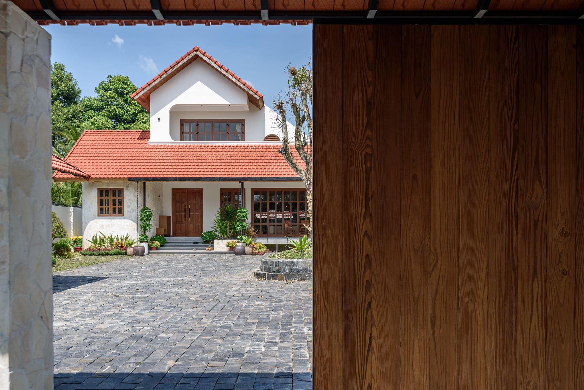 my-tho-villa-to-chuc-khong-gian-xoay-quanh-trai-tim-bep-viet-lee-architects_8.jpg
