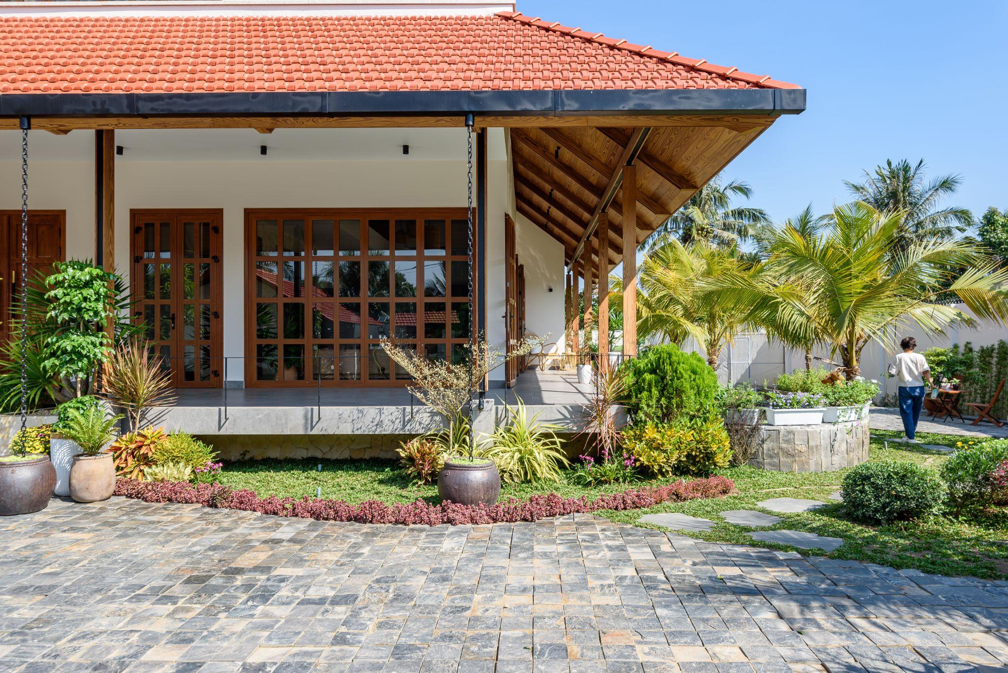 my-tho-villa-to-chuc-khong-gian-xoay-quanh-trai-tim-bep-viet-lee-architects_9.jpg