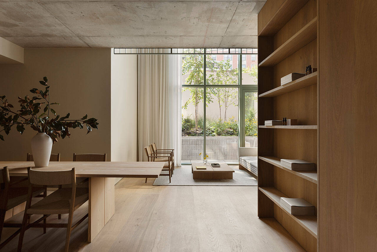 Dinesen Apartment: Không gian sống tĩnh lặng tôn vinh vật liệu gỗ Bắc Âu | David Thulstrup