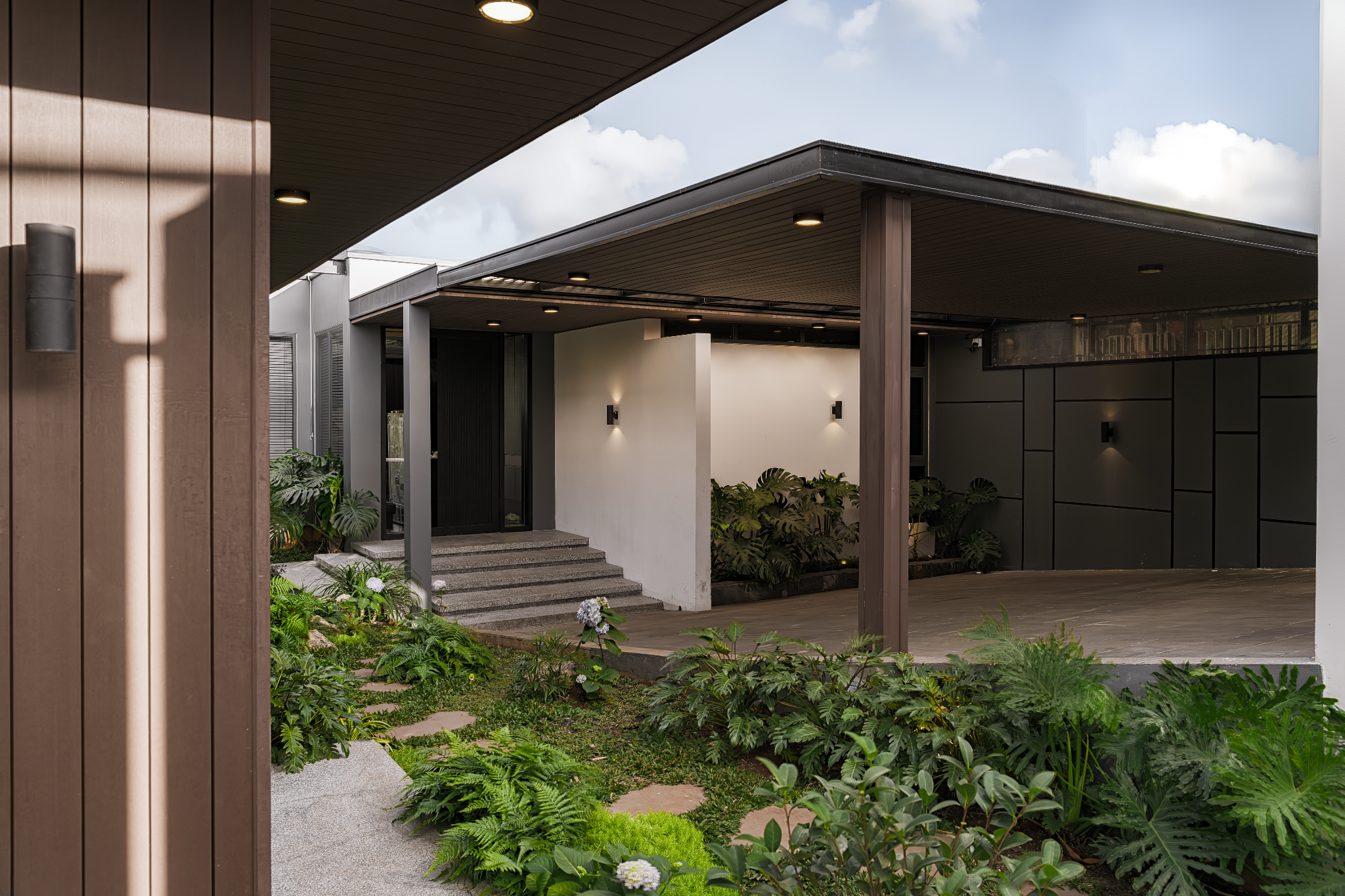 black-house-khi-sac-toi-tro-thanh-ngon-ngu-cua-su-binh-yen-alpha-decor_2.png