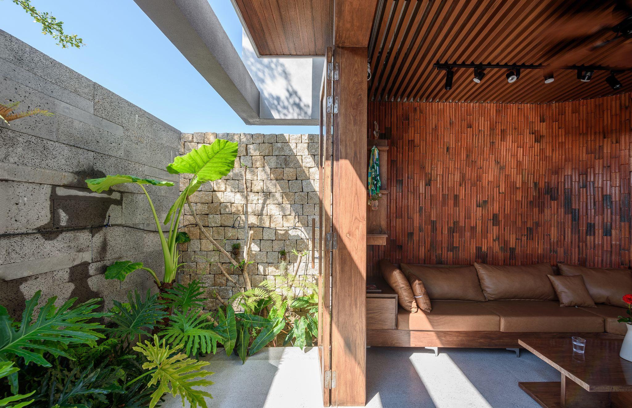 dan-house-tai-cau-truc-nha-o-mien-trung-duoi-ap-luc-khi-hau-simba-architects_9.jpg