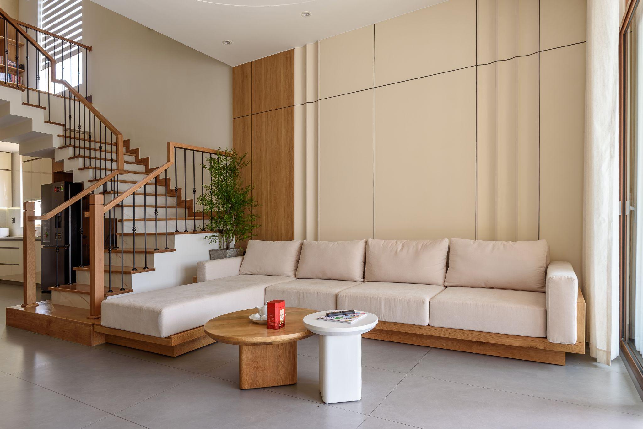 dream-house-nha-pho-lech-tang-de-cao-ket-noi-gia-dinh-va-thong-gio-tu-nhien-simba-architects_3.jpg