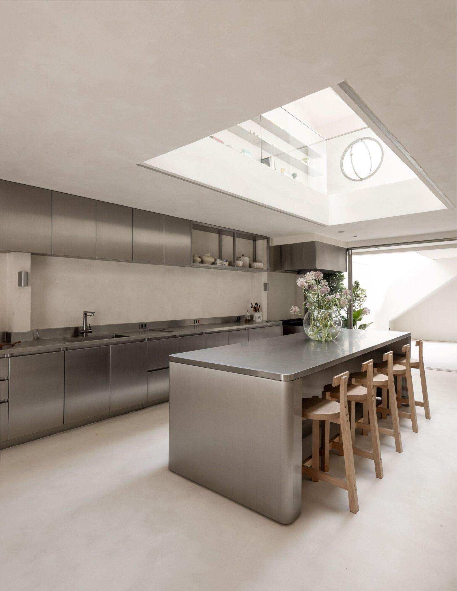 gio-kitchen-atelier-chuyen-doi-nha-pho-thanh-khong-gian-bep-sang-tao-da-chuc-nang-tai-sao-paulo-nmdmarq_2.jpg