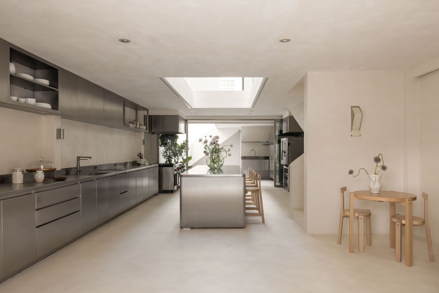 gio-kitchen-atelier-chuyen-doi-nha-pho-thanh-khong-gian-bep-sang-tao-da-chuc-nang-tai-sao-paulo-nmdmarq_3.jpg