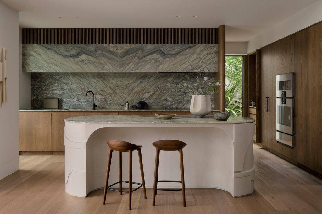 Dancing on the Ceiling: Cải tạo nhà tiền chế thành không gian sống giàu trải nghiệm tại Dover Heights