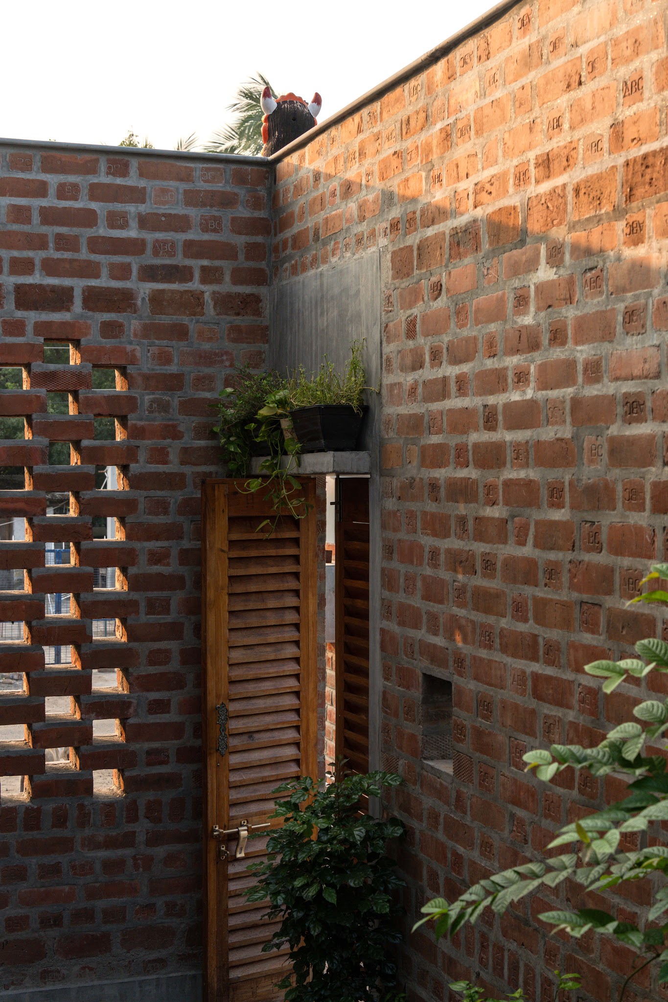 the-threshold-house-khi-kien-truc-nong-thon-chi-giu-lai-nhung-gi-can-thiet-madras-spaces_3.jpg