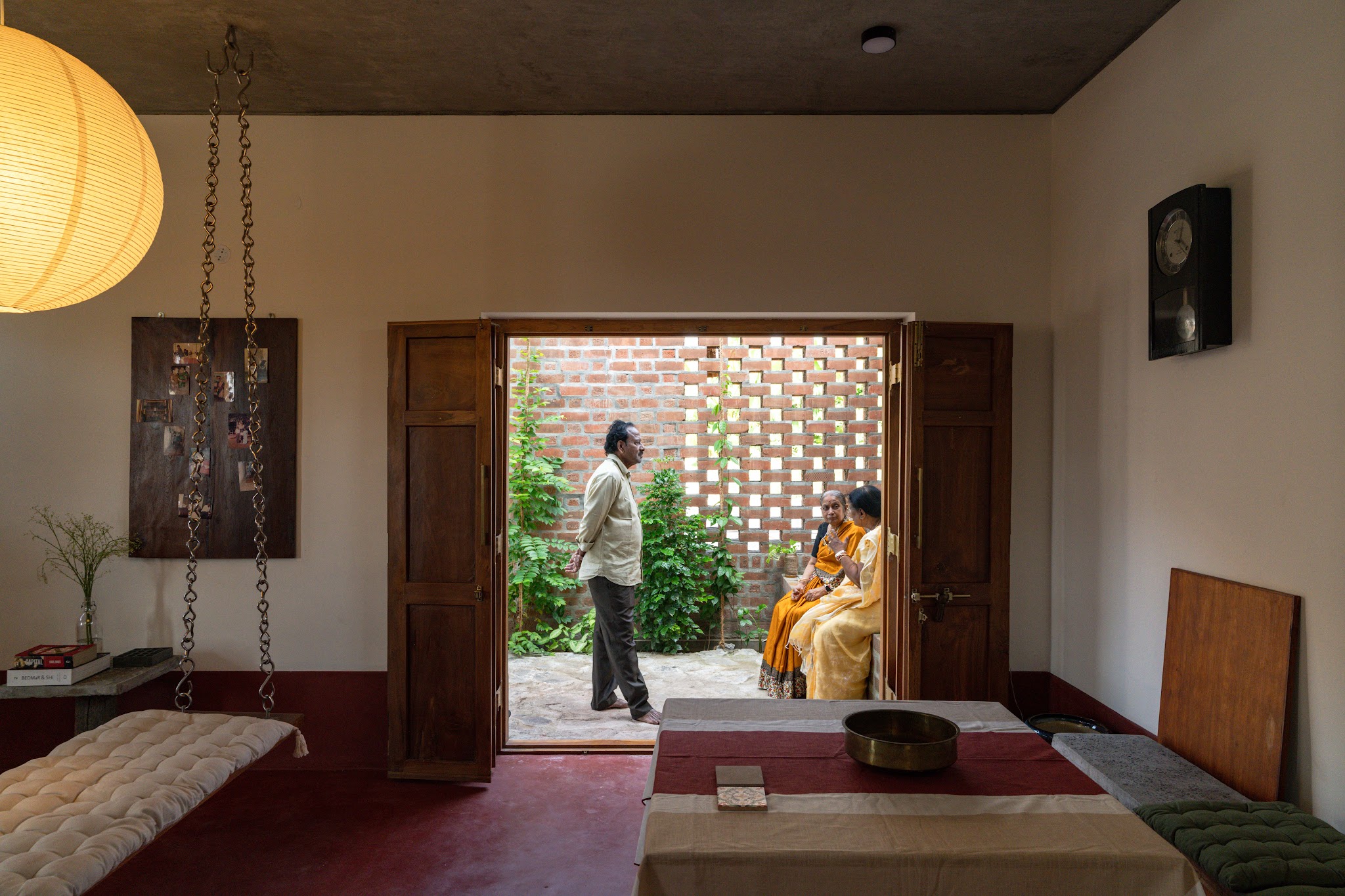 the-threshold-house-khi-kien-truc-nong-thon-chi-giu-lai-nhung-gi-can-thiet-madras-spaces_5.jpg