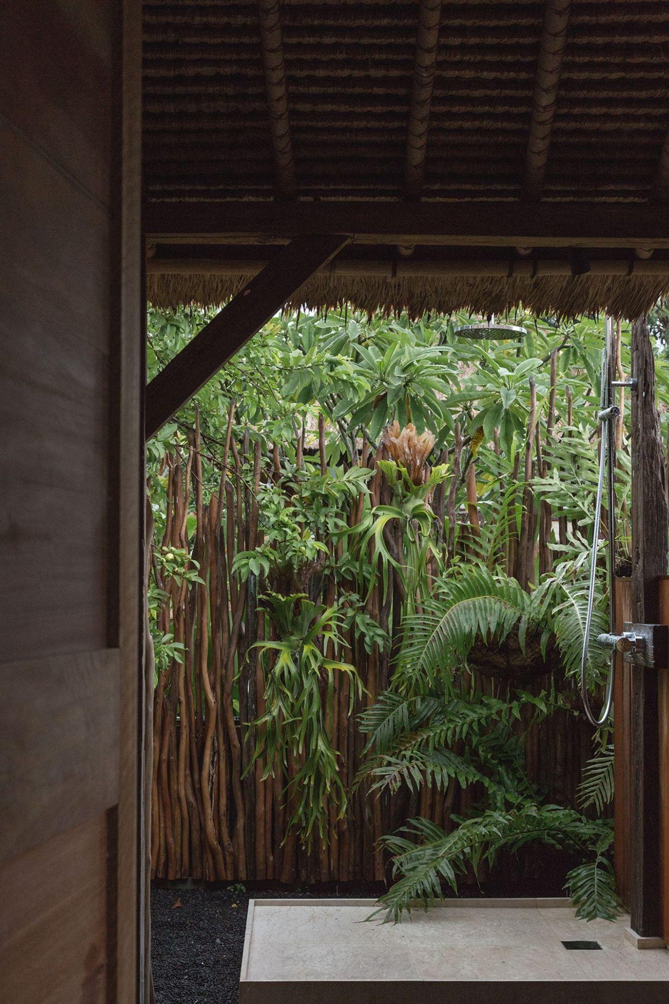 cai-tao-nha-co-bali-rumah-purnama-hoi-sinh-ngoi-nha-100-nam-tuoi-giua-thien-nhien_11.jpg