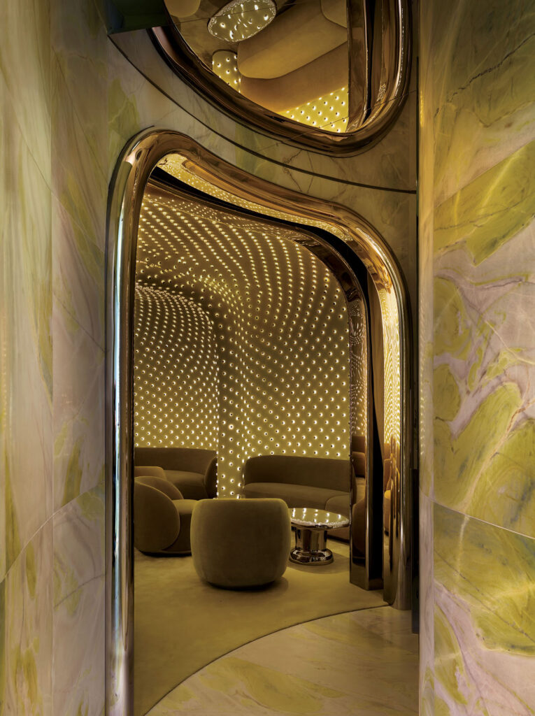 thiet-ke-quan-bar-cocktail-peridot-khong-gian-san-khau-giua-tang-38-hong-kong_10.png