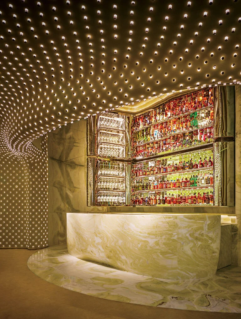 thiet-ke-quan-bar-cocktail-peridot-khong-gian-san-khau-giua-tang-38-hong-kong_11.png