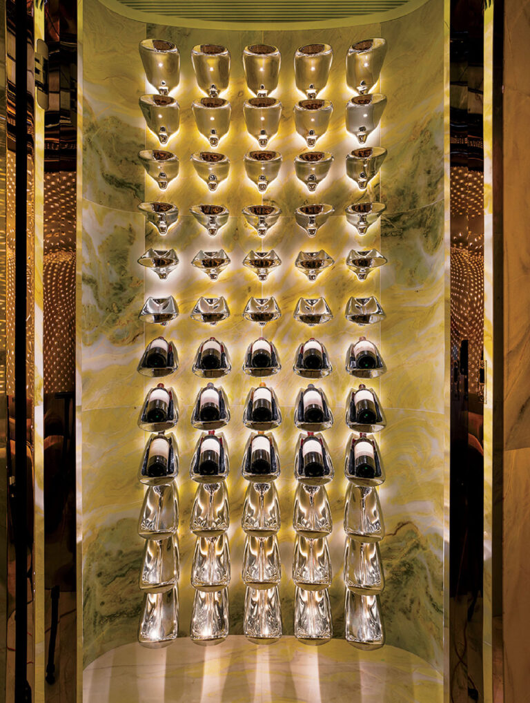 thiet-ke-quan-bar-cocktail-peridot-khong-gian-san-khau-giua-tang-38-hong-kong_13.png