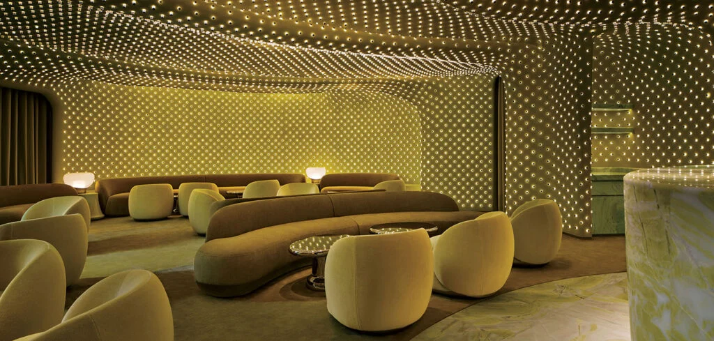 thiet-ke-quan-bar-cocktail-peridot-khong-gian-san-khau-giua-tang-38-hong-kong_3.png