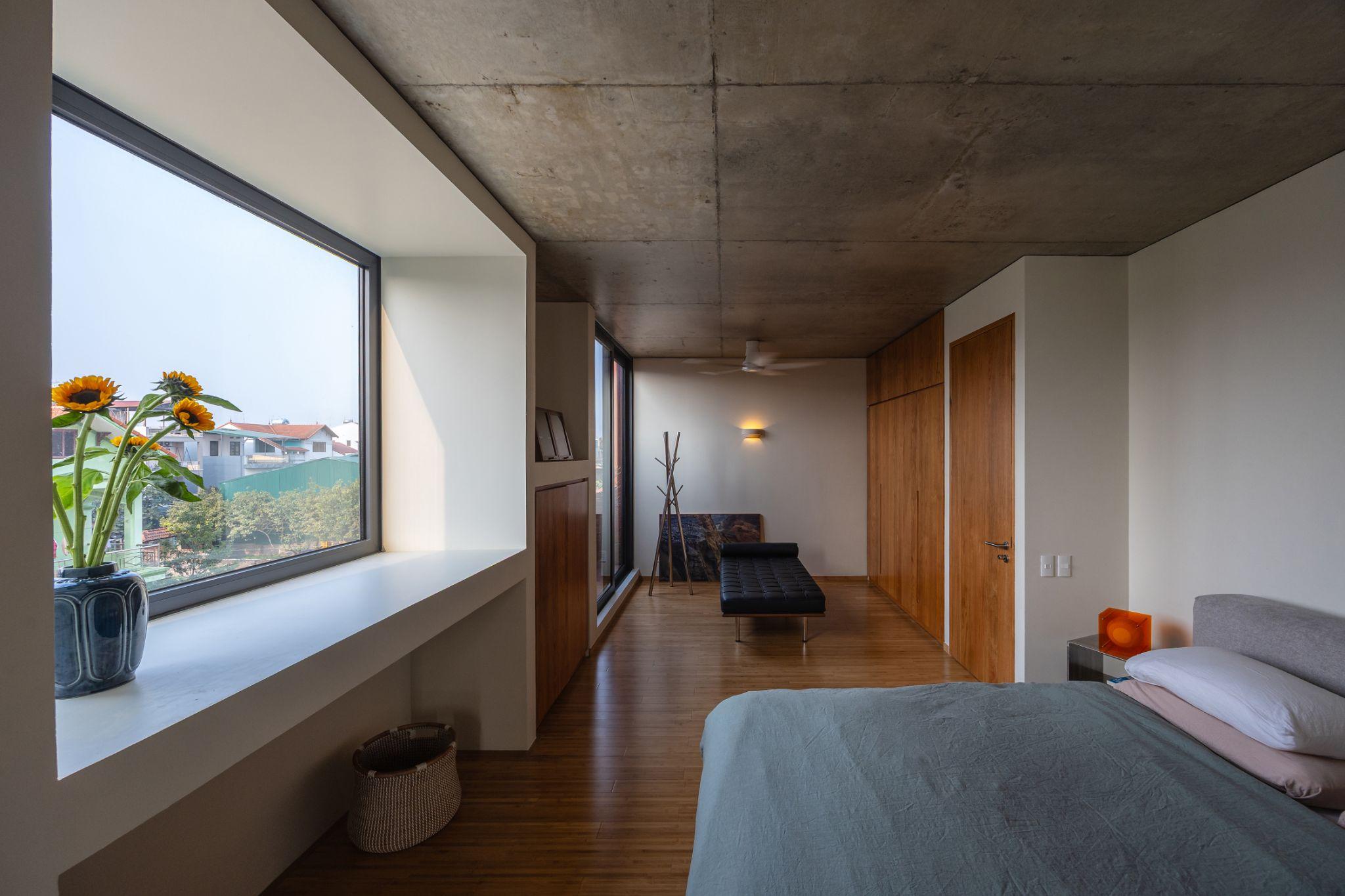100-windows-mot-ngoi-nha-ba-gia-dinh-va-lop-vo-cua-su-thich-ung-inrestudio_19.jpg