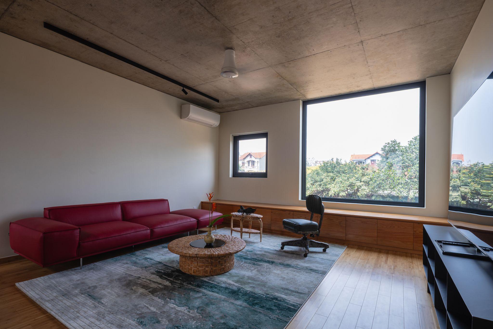 100-windows-mot-ngoi-nha-ba-gia-dinh-va-lop-vo-cua-su-thich-ung-inrestudio_20.jpg