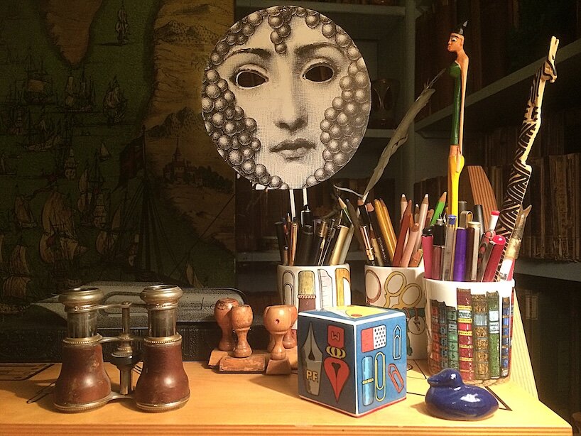 barnaba-fornasetti-va-hanh-trinh-ke-thua-vu-tru-nghe-thuat-sieu-thuc_3.jpg