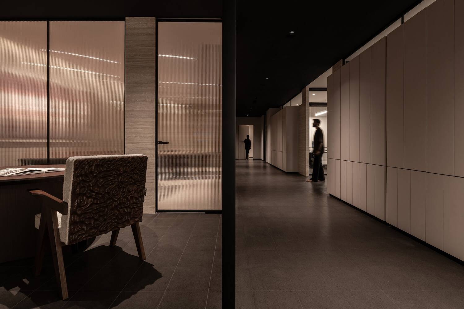 The Spatial Continuum: Khi chủ nghĩa tối giản tạo nên không gian làm việc chữa lành | Abin Design Studio