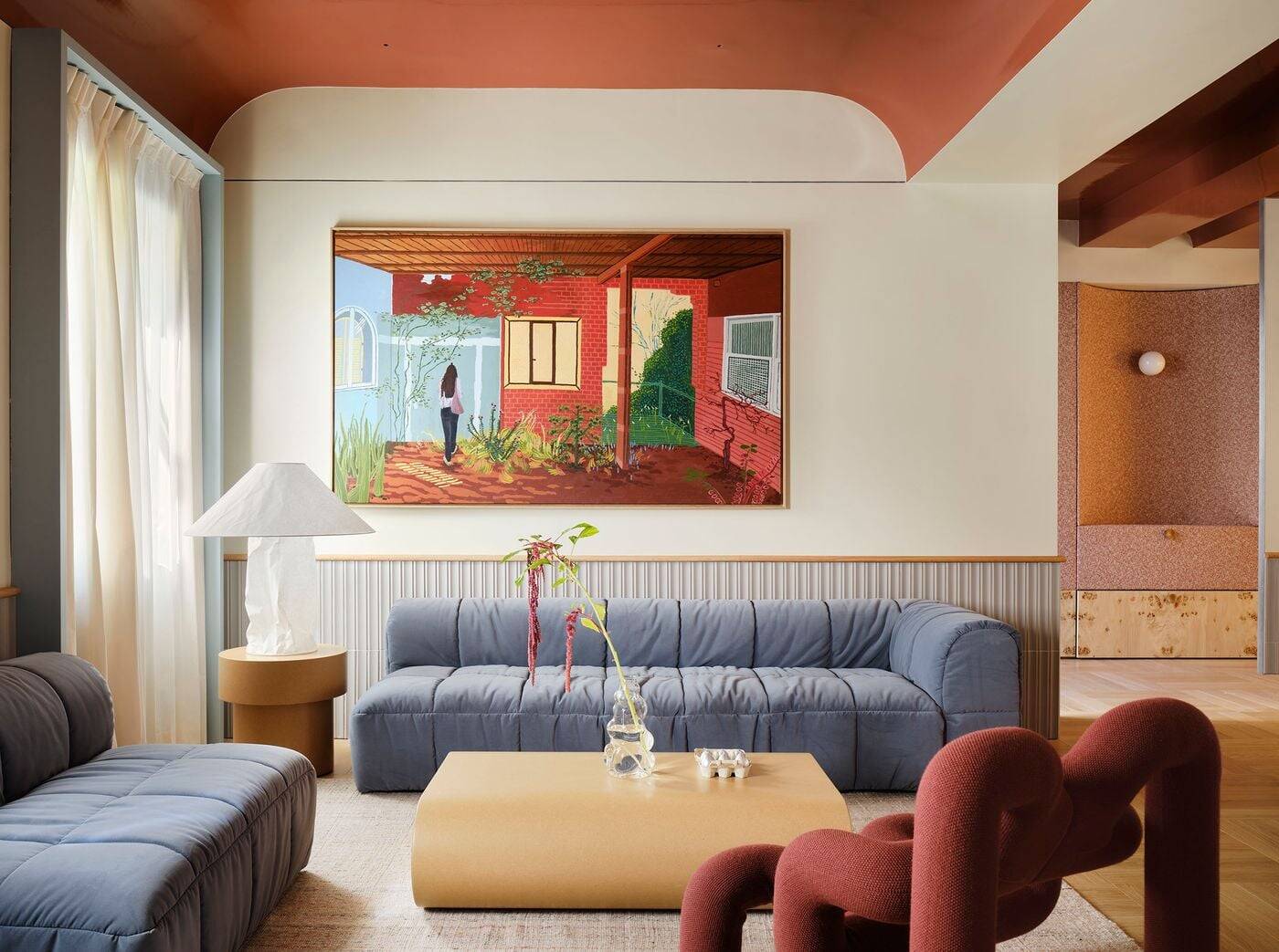 Ngôi nhà phố thập niên 1930 tại Madrid: Khi màu sắc trở thành ngôn ngữ của không gian