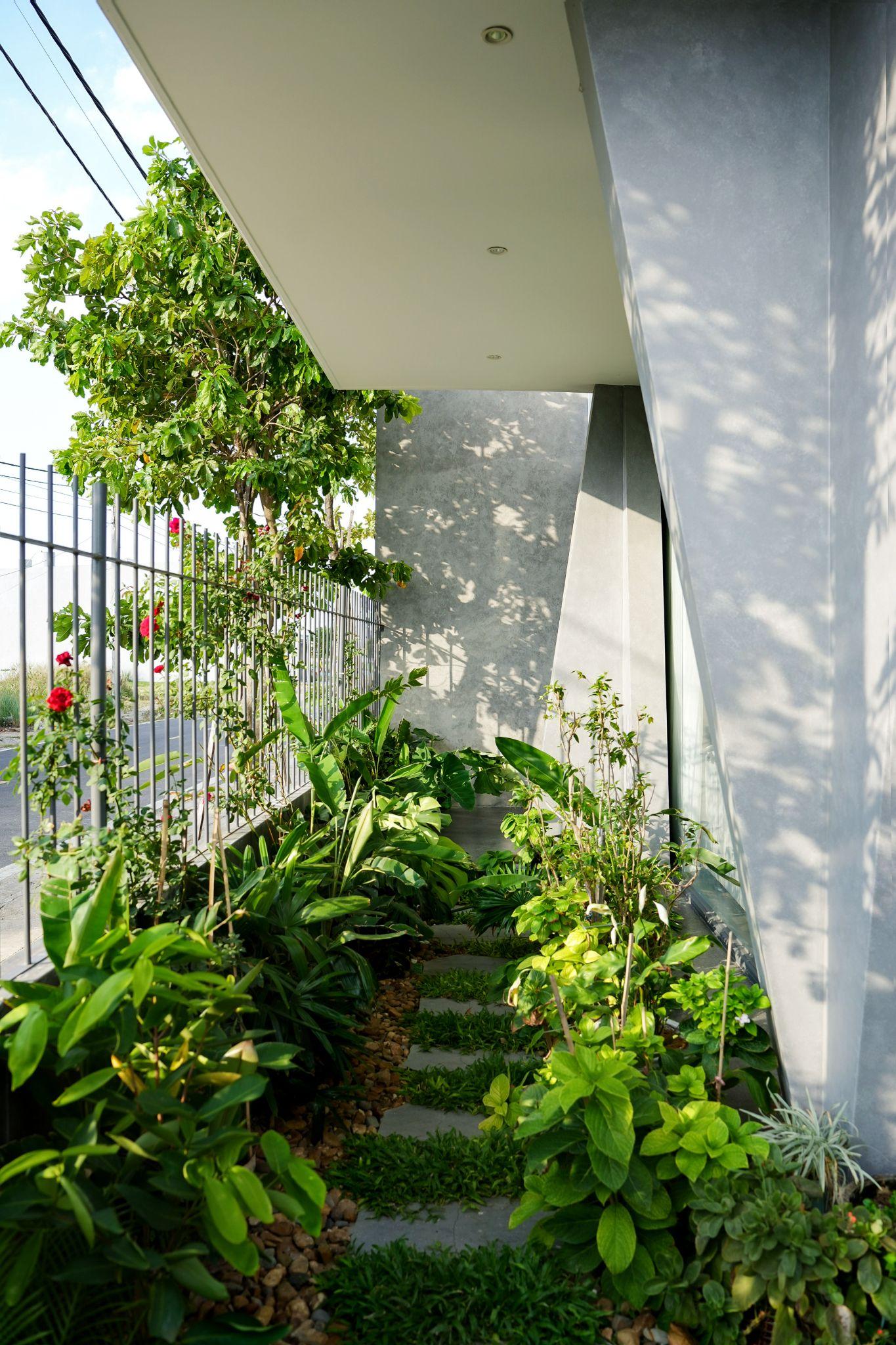 lt-house-hinh-khoi-hien-dai-gan-lien-voi-khoang-xanh-thien-nhien-ben-vung-nna-design_5.jpg