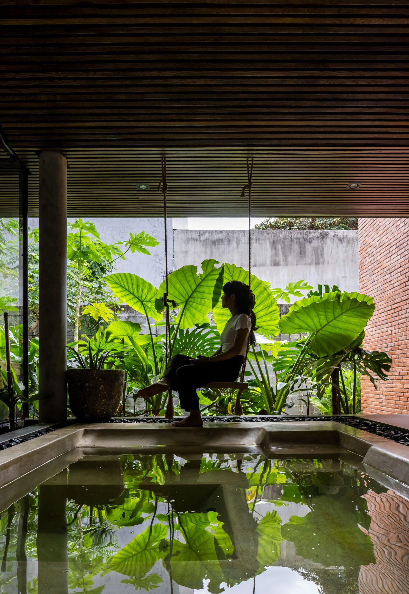 mac-casa-ngoi-nha-khong-cua-xoa-nhoa-ranh-gioi-giua-thien-nhien-va-khong-gian-song-creative-architects_15.jpg