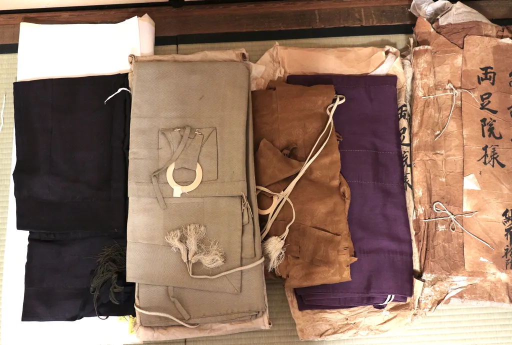 mae-engelgeer-va-hanh-trinh-tai-dien-giai-di-san-det-may-nhat-ban-tai-kyoto_5.png