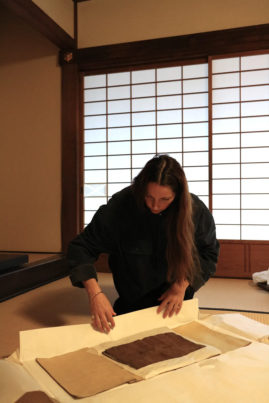 mae-engelgeer-va-hanh-trinh-tai-dien-giai-di-san-det-may-nhat-ban-tai-kyoto_8.png