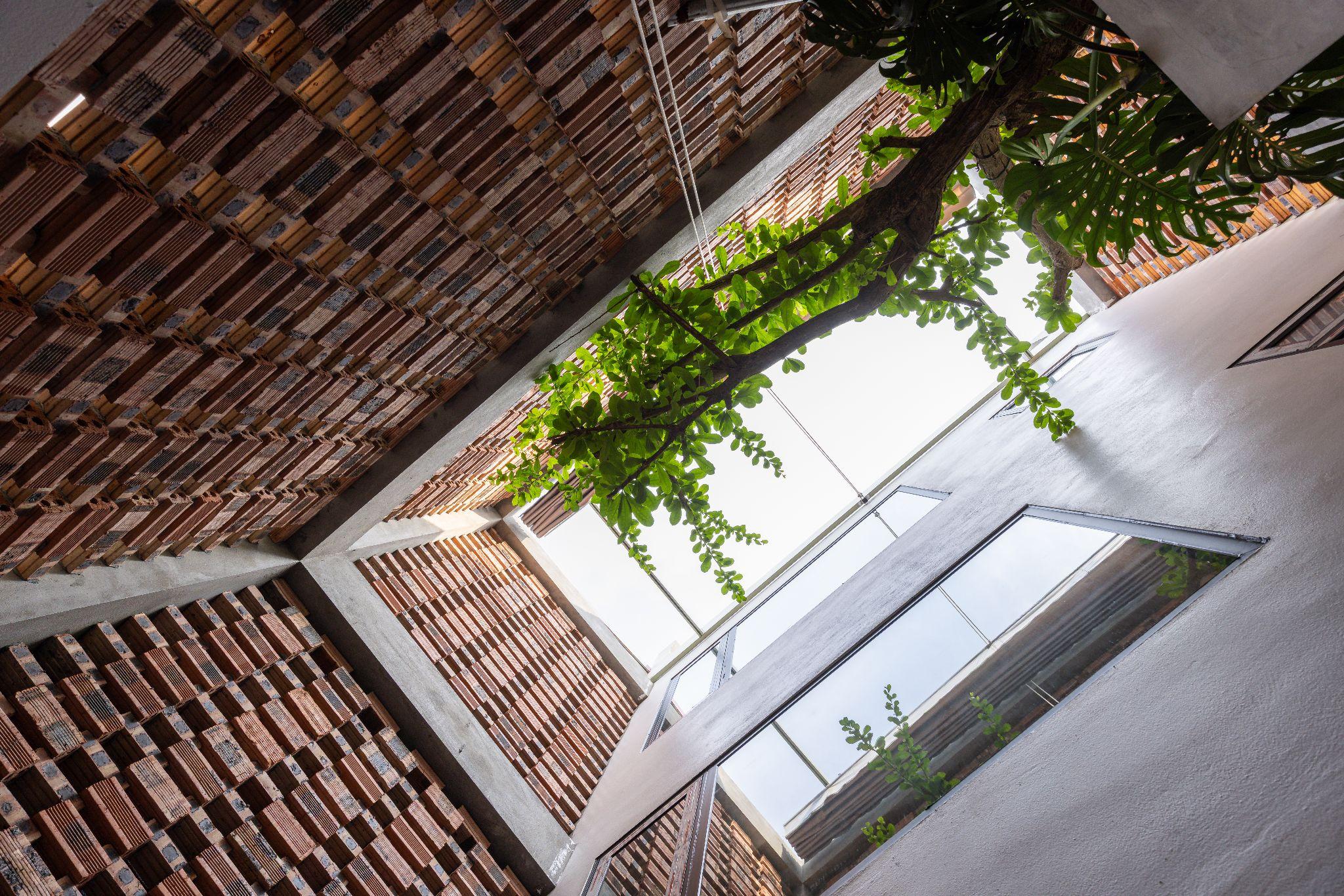 nha-thanh-binh-khoang-lui-binh-yen-cho-nha-lo-pho-sla-architects_8.jpg