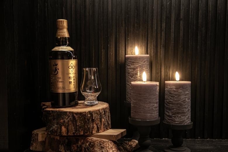 songtsam-linka-sunset-bar-noi-van-hoa-tay-tang-gap-go-nghe-thuat-thuong-thuc-whisky_23.jpg