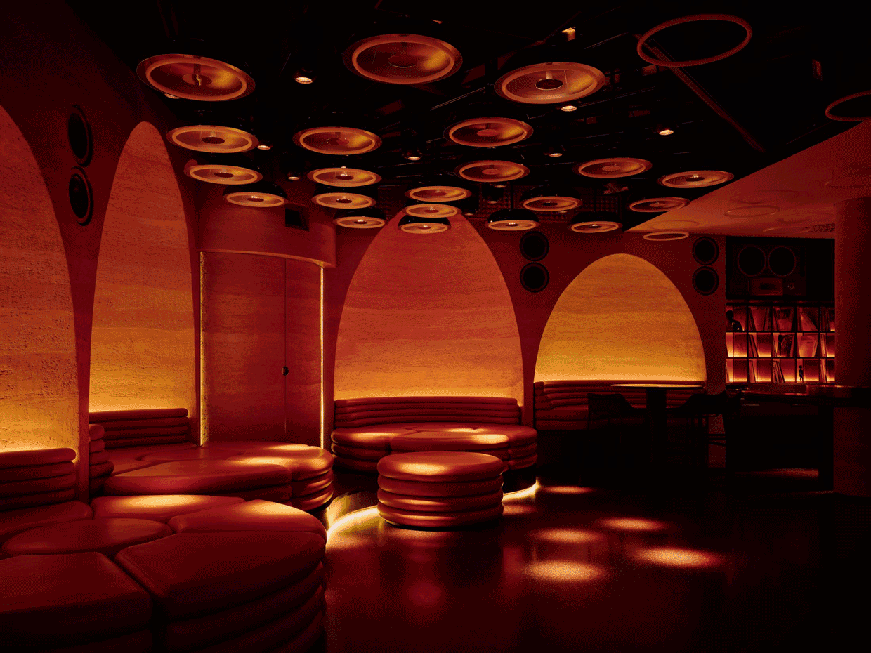 thiet-ke-nightclub-play-tai-gstaad-khong-gian-giai-tri-giay-cam-xuc-cua-studio-karhard_10.png