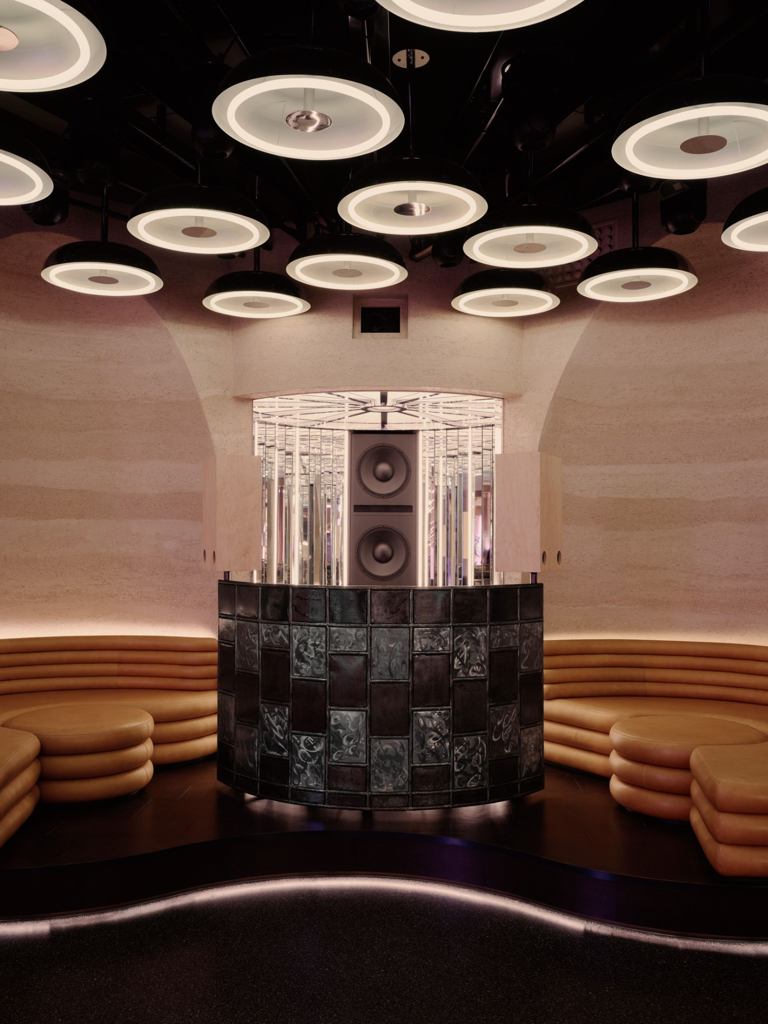 thiet-ke-nightclub-play-tai-gstaad-khong-gian-giai-tri-giay-cam-xuc-cua-studio-karhard_6.png