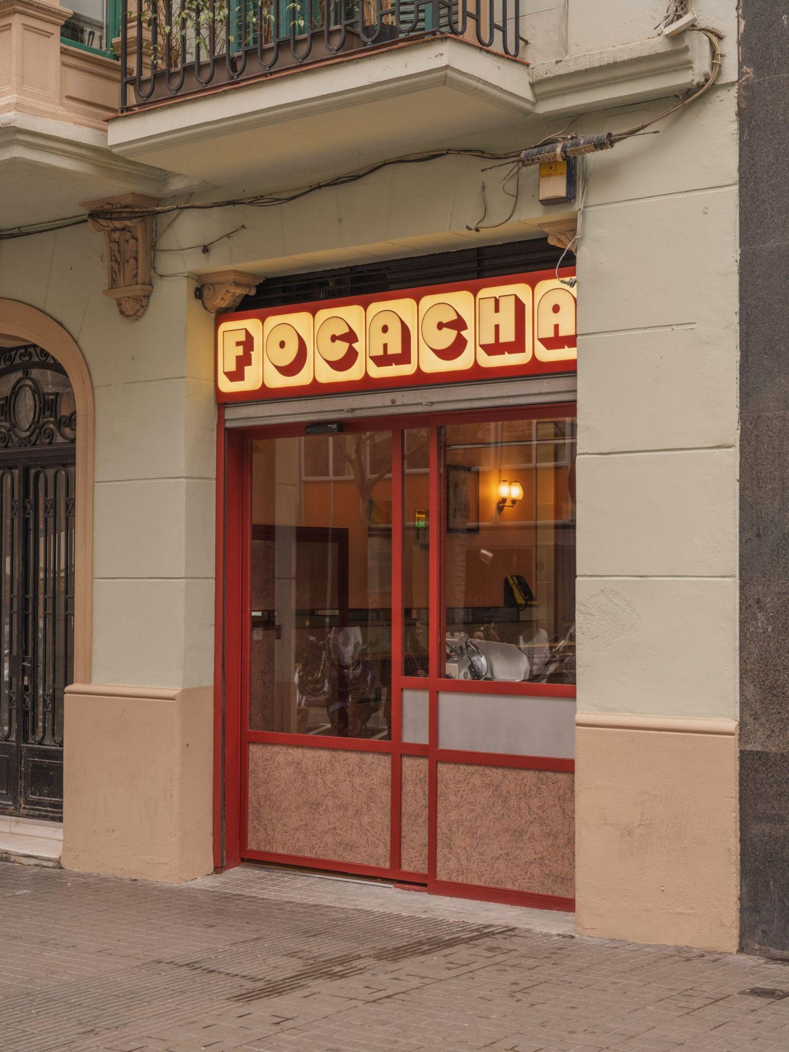 focacha-quan-cocktail-bar-mang-phong-cach-space-age-thap-nien-1960-tai-barcelona-isern-serra_3.jpg