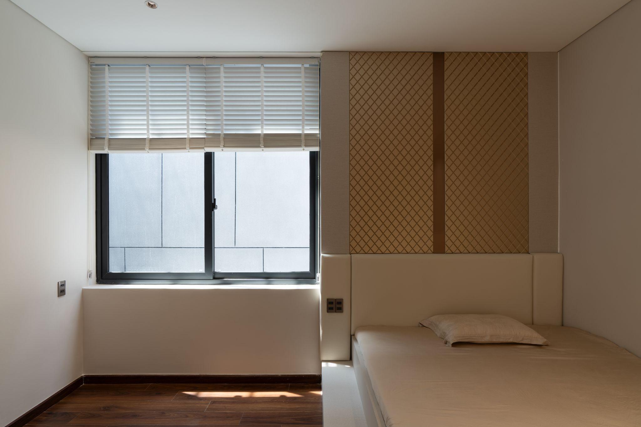 qh-villa-biet-thu-pho-voi-he-khoang-dem-xanh-tai-da-nang-ipm-architects_8.jpg