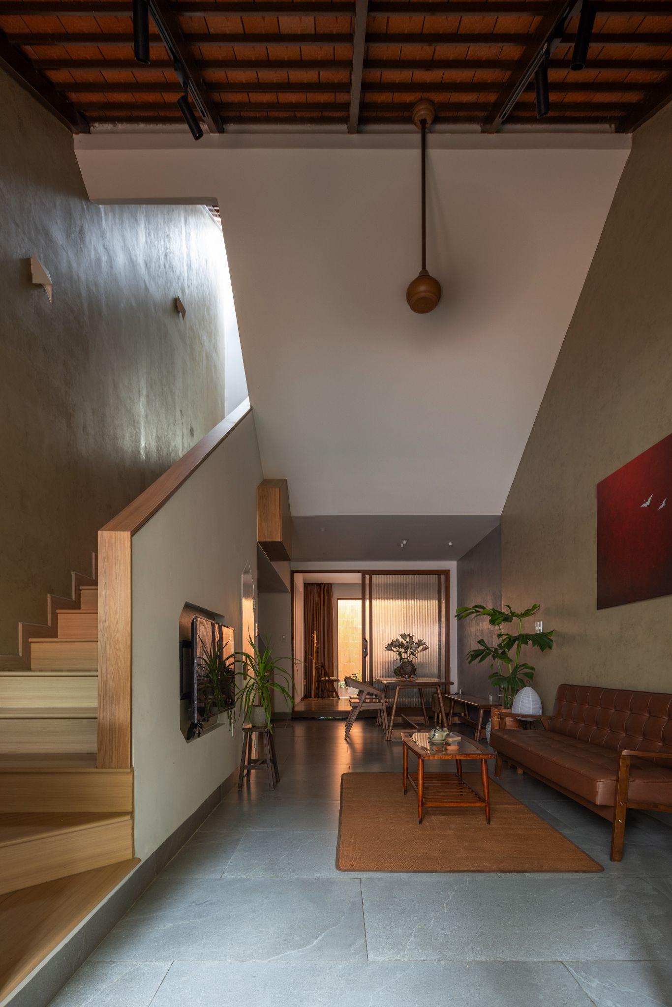 the-roof-house-ngoi-nha-77m2-va-triet-ly-song-vua-du-trung-nguyen-architects_10.jpg