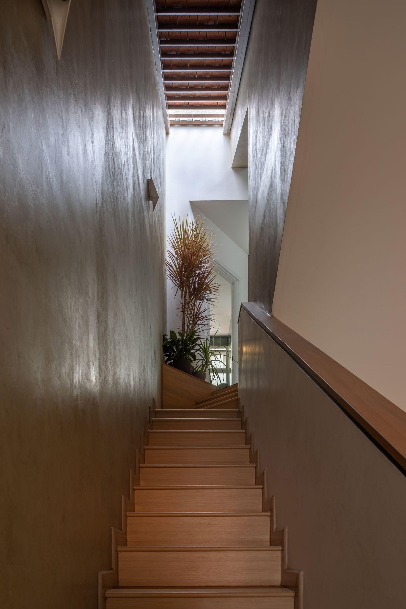 the-roof-house-ngoi-nha-77m2-va-triet-ly-song-vua-du-trung-nguyen-architects_14.jpg